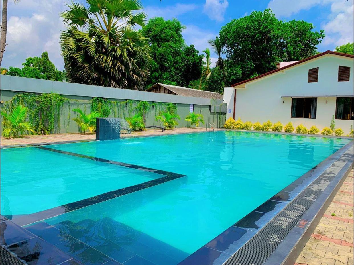 Ud Garden Hotel Kataragama Exterior photo